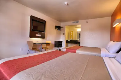 Photo 5 - Super 8 by Wyndham Petaluma