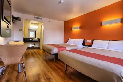 Photo 4 - Super 8 by Wyndham Petaluma