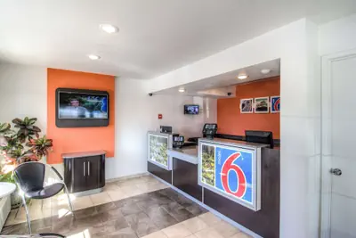 Photo 4 - Motel 6 Redding, CA - South