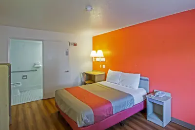 Photo 5 - Motel 6 Redding, CA - South