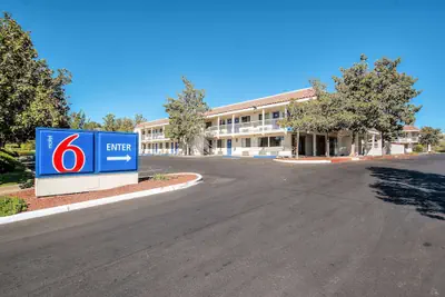 Photo 2 - Motel 6 Redding, CA - South