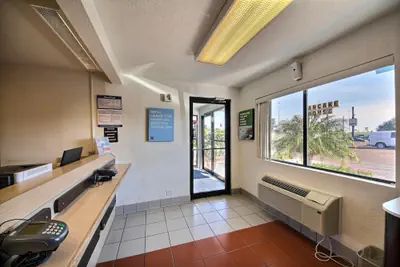 Photo 4 - Motel 6 Laredo, TX - South