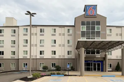 Photo 2 - Motel 6 Portsmouth, NH
