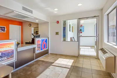 Photo 3 - Motel 6 Phoenix North - Bell Road