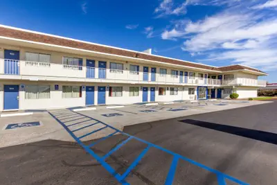 Photo 2 - Motel 6 Phoenix North - Bell Road