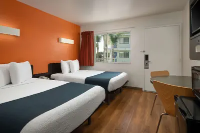 Photo 2 - Vagabond Inn Carpinteria North - Santa Barbara