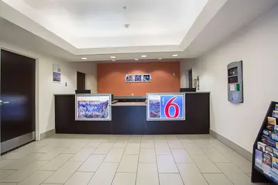 Photo 3 - Motel 6 Page, AZ