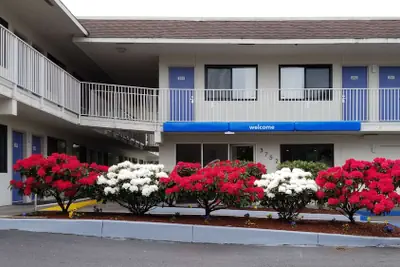 Photo 2 - Motel 6 Springfield, OR - Eugene North