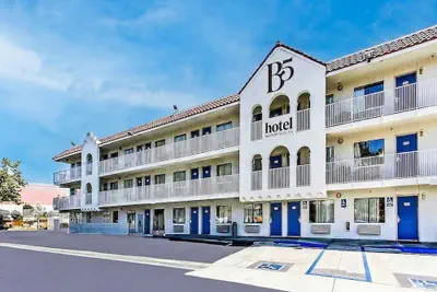 Photo 2 - Hotel B5 Watsonville, CA - Monterey Area