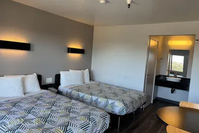 Photo 3 - Hotel B5 Watsonville, CA - Monterey Area