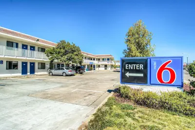 Photo 2 - Motel 6 Redding, CA - North