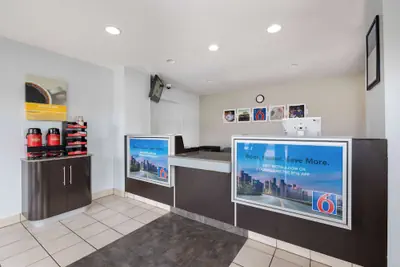 Photo 3 - Motel 6 Santa Ana, CA