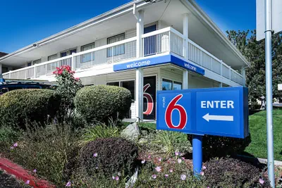 Photo 2 - Motel 6 Sparks, NV - Airport - Sparks