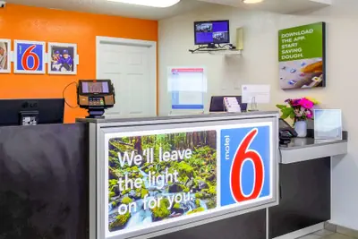 Photo 3 - Motel 6 Medford, OR - North