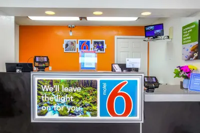 Photo 4 - Motel 6 Medford, OR - North