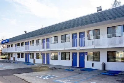 Photo 2 - Motel 6 Porterville, CA