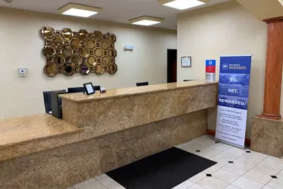 Photo 3 - SureStay Plus Hotel by Best Western Mesquite