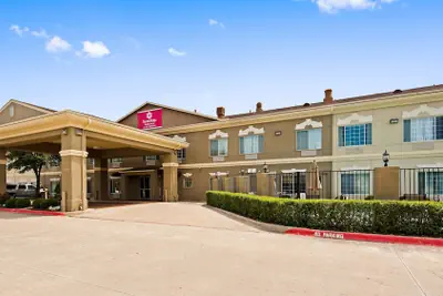 Photo 2 - SureStay Plus Hotel by Best Western Mesquite