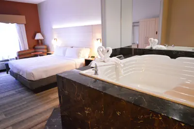 Photo 3 - Holiday Inn Express Toledo-Oregon by IHG