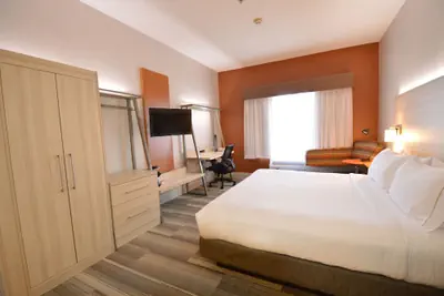Photo 4 - Holiday Inn Express Toledo-Oregon by IHG