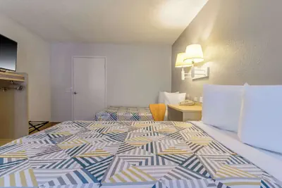 Photo 5 - Motel 6 Hayward, CA – Silicon Valley Gateway