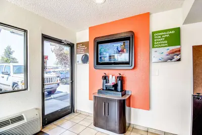 Photo 3 - Motel 6 Stockton, CA - Charter Way West