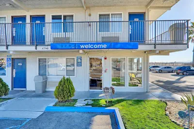 Photo 2 - Motel 6 Lancaster, CA