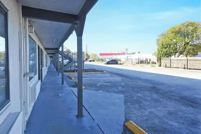 Photo 3 - Super 7 Inn Dallas Near Duncanville