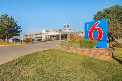 Photo 2 - Motel 6 Lawton, OK