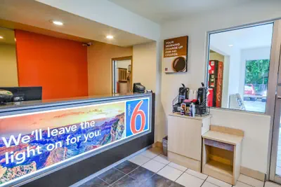 Photo 4 - Motel 6 Huntsville, TX