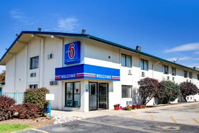 Photo 2 - Motel 6 Normal, IL - Bloomington Area