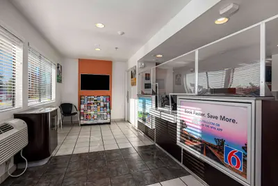 Photo 5 - Motel 6 Temecula, CA - Historic Old Town