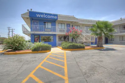 Photo 2 - Motel 6 San Antonio, TX - Fort Sam Houston