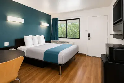 Photo 4 - Vagabond Inn Camarillo