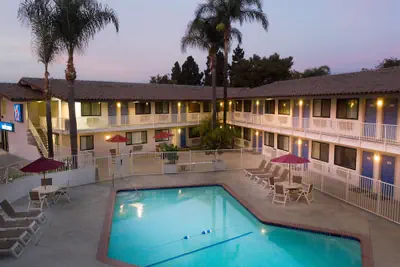 Photo 2 - Vagabond Inn Camarillo