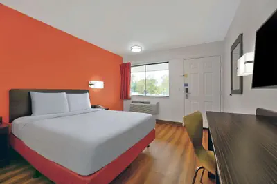 Photo 4 - Motel 6 Columbus, GA