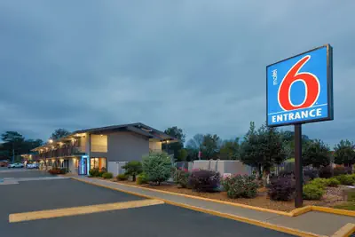 Photo 2 - Motel 6 Columbus, GA