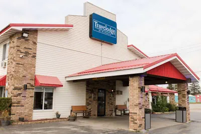 Photo 2 - Travelodge by Wyndham Escanaba