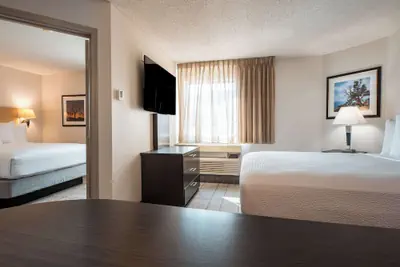 Photo 4 - Sonesta Simply Suites Fort Worth