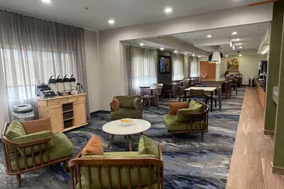 Photo 4 - Fairfield Inn & Suites Minneapolis St. Paul / Roseville