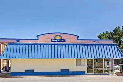 Photo 2 - Days Inn by Wyndham Elizabeth City