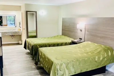 Photo 2 - Brentwood Inn & Suites