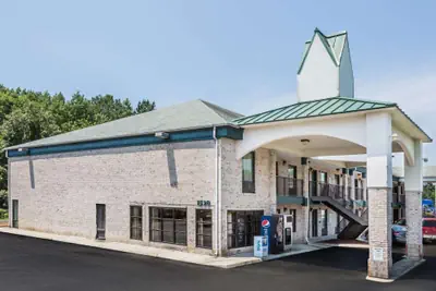 Photo 5 - Brentwood Inn & Suites