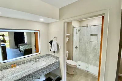 Photo 3 - Brentwood Inn & Suites