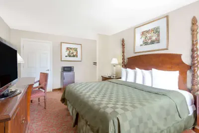 Photo 5 - Days Inn by Wyndham Kingman East