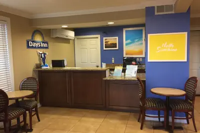 Photo 3 - Days Inn by Wyndham Kingman East