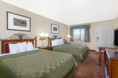 Photo 4 - Days Inn by Wyndham Kingman East