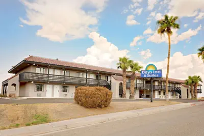 Photo 2 - Days Inn & Suites by Wyndham Needles