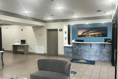 Photo 3 - Days Inn by Wyndham Denham Springs-Baton Rouge East