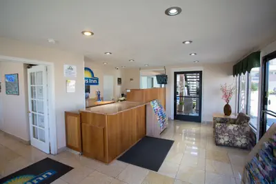 Photo 4 - Days Inn by Wyndham Oceanside